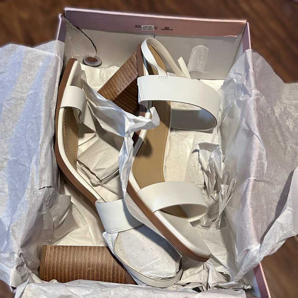 Lisa Vicky "Oasis"  Leather Heels size 12 NWT